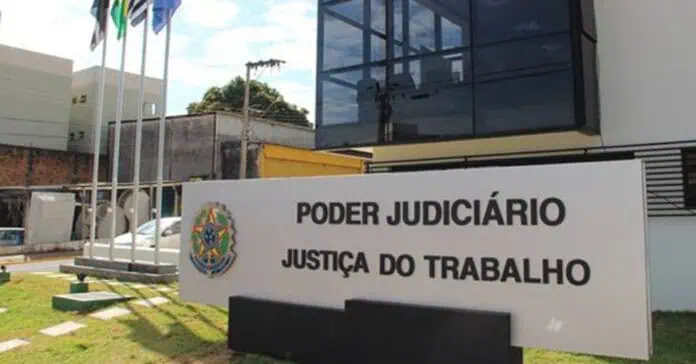 Decisão Judicial - Vínculo Empregatício entre Corretores e Imobiliárias
