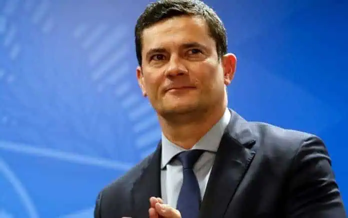 Moro anuncia venda de 612 imóveis que eram do tráfico