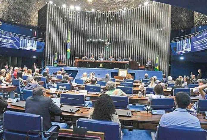 Corretor de Imóveis - Senado aprova linha de crédito de até R$ 100 mil a profissionais liberais autônomos