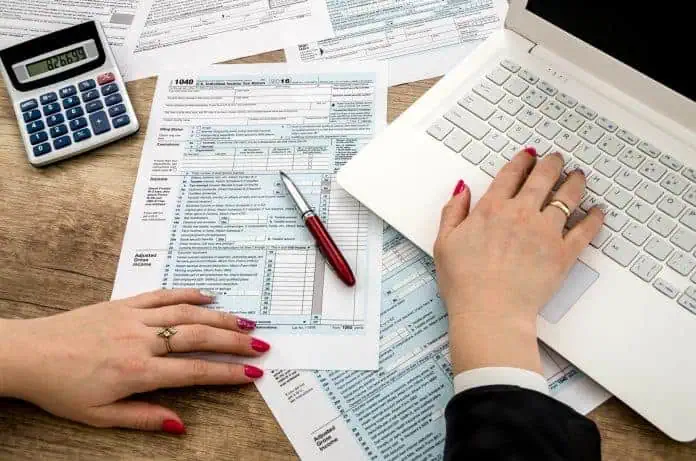 Corretor de imóveis pode fazer emissão de NF em nome de terceiros?
