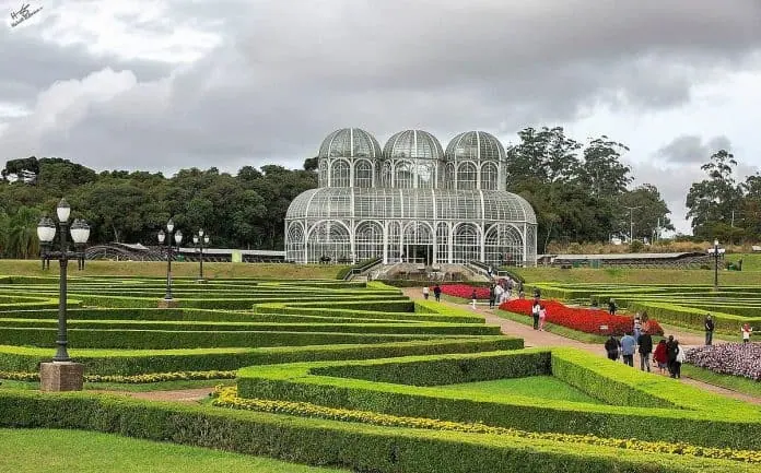 Curitiba é considerada uma das mais belas cidades paranaenses