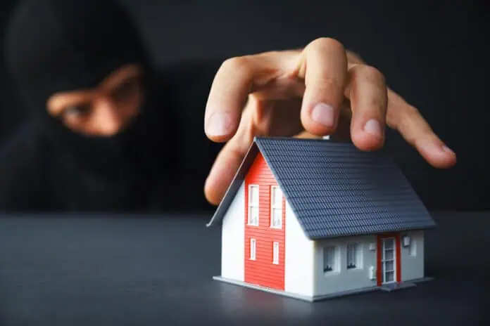 Golpistas se Passam por Corretores de Imóveis para Enganar Clientes