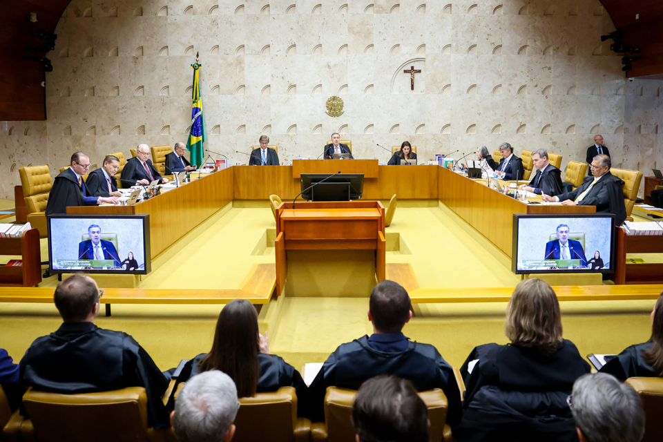 STF cassa reconhecimento de vínculo de emprego de corretor de imóveis com construtora