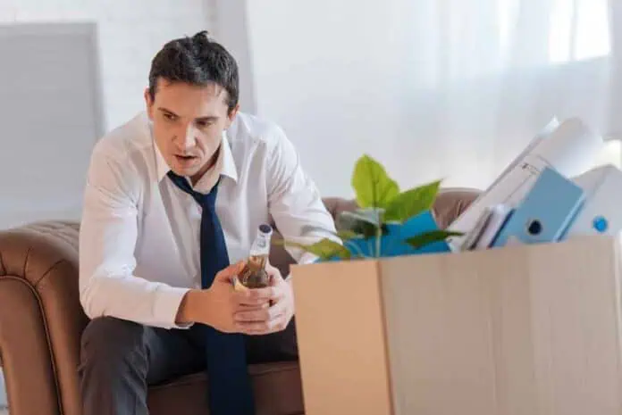 Em tempo de crise, devo ou não continuar a carreira de corretor de imóveis?